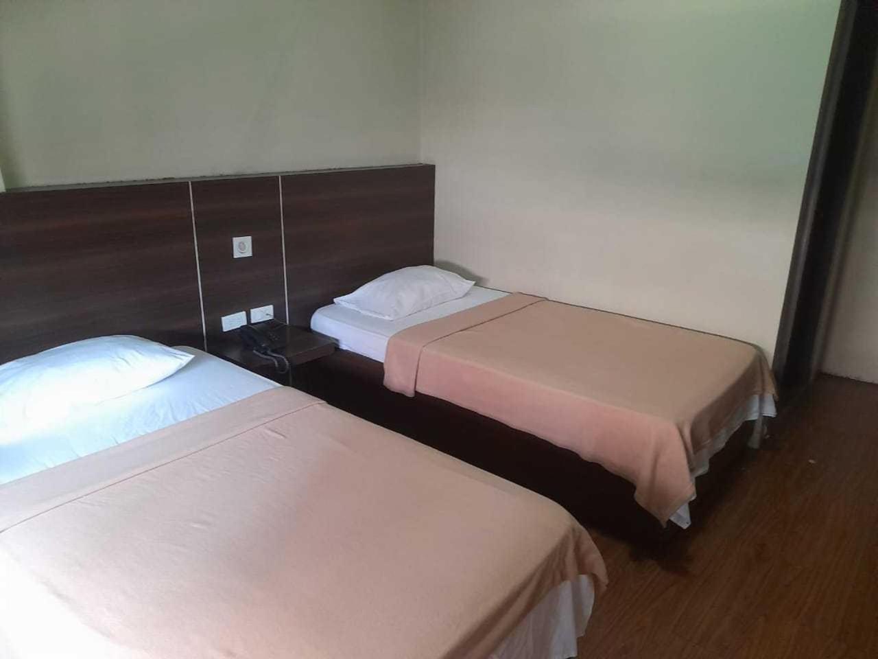 Oyo 1011 First Hotel Manila Bagian luar foto